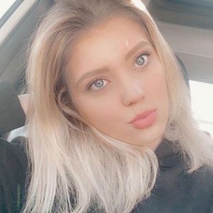 Meet your Posher, Holly